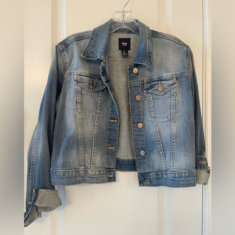 Cropped denim jean jacket from Gap size M